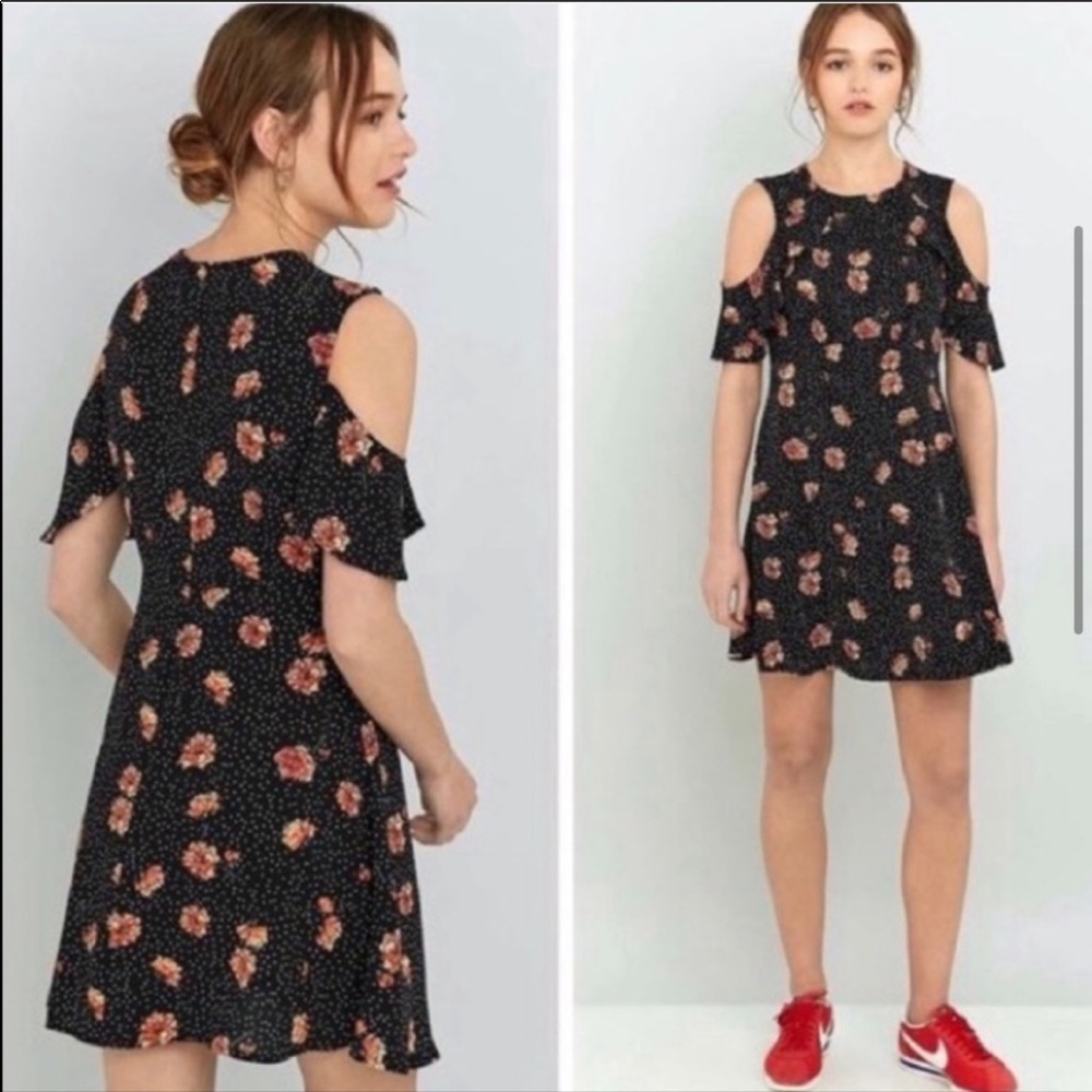 Urban Outfitters Kimchi Blue Ruffle Sleeve Dress M